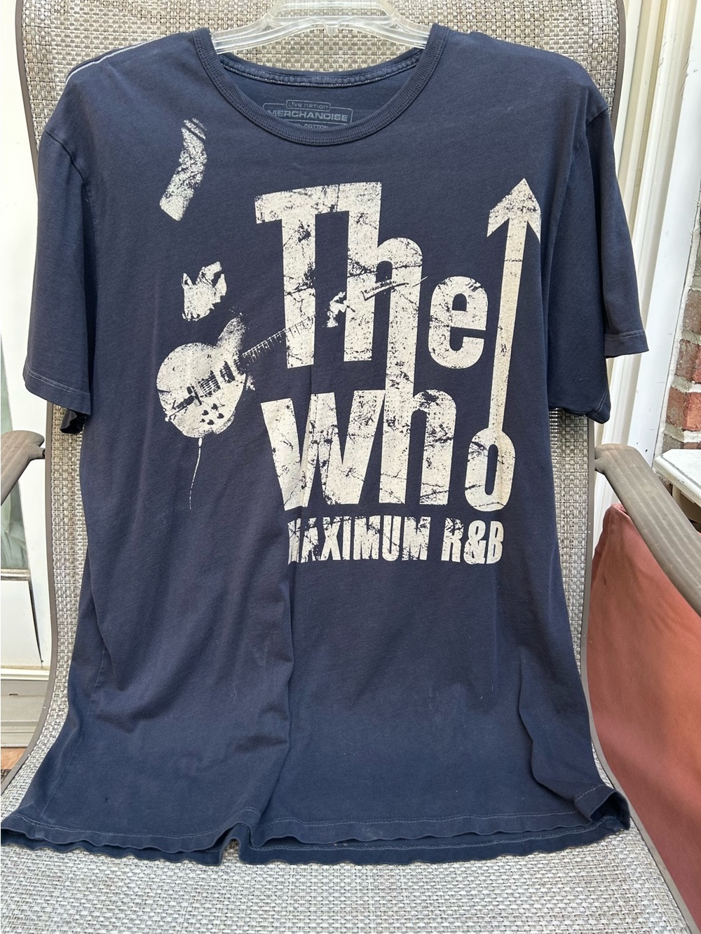 “THE WHO” MAX R&B T-SHIRT -soft 100% cotton -Mens  XL/distressed graphic